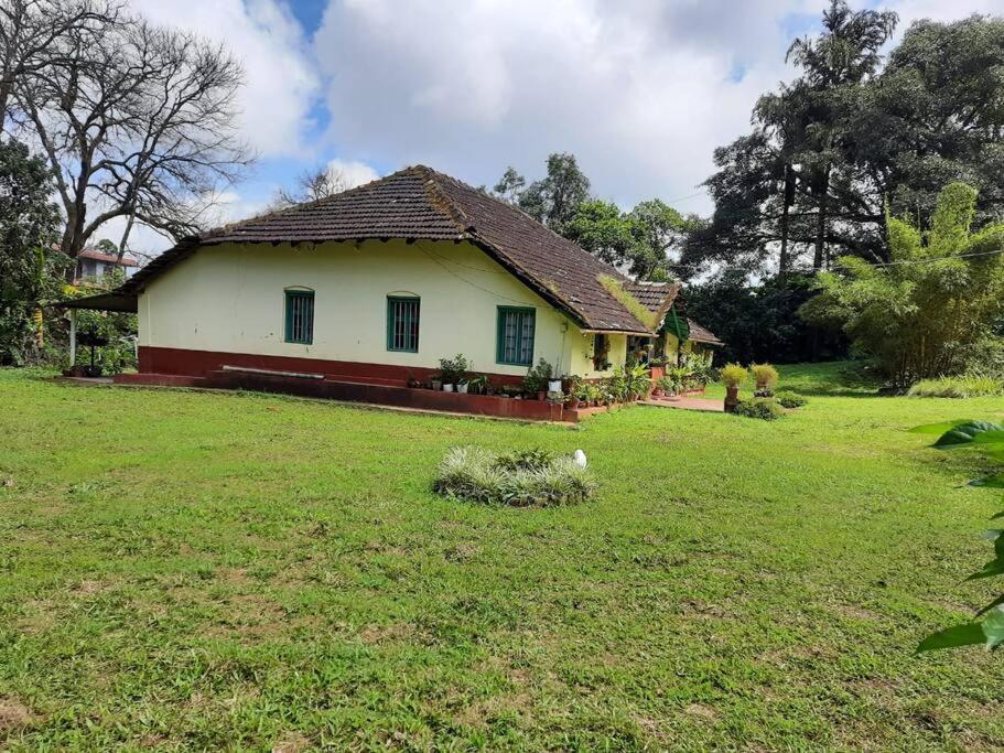 A Quaint Cottage With Rajah'S Seat View. Madikeri Exteriér fotografie