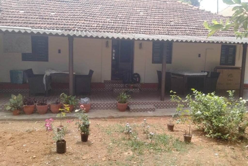 A Quaint Cottage With Rajah'S Seat View. Madikeri Exteriér fotografie