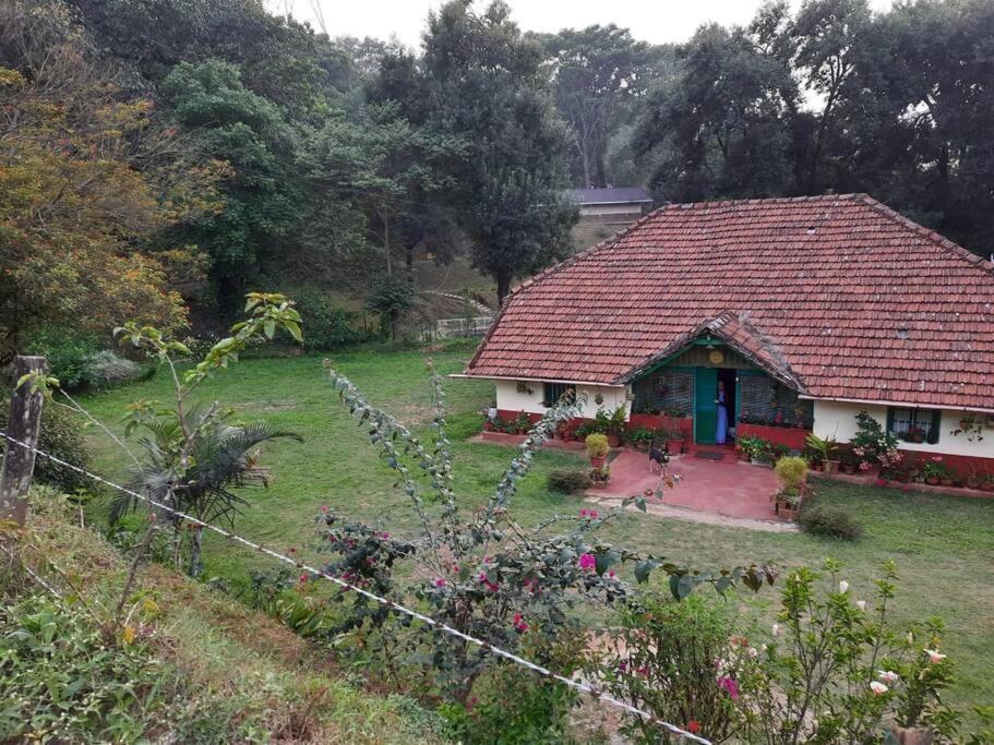A Quaint Cottage With Rajah'S Seat View. Madikeri Exteriér fotografie